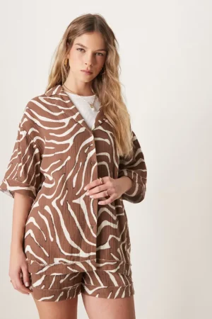 Loose V-neck T-shirt